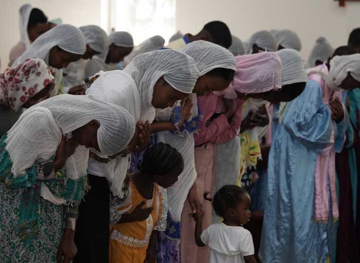women praying